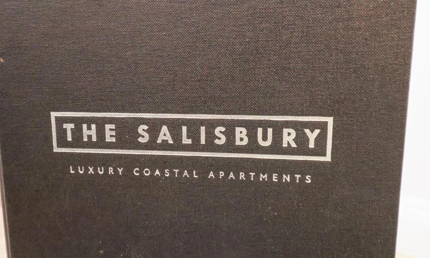 斯卡伯勒302 The Salisbury公寓