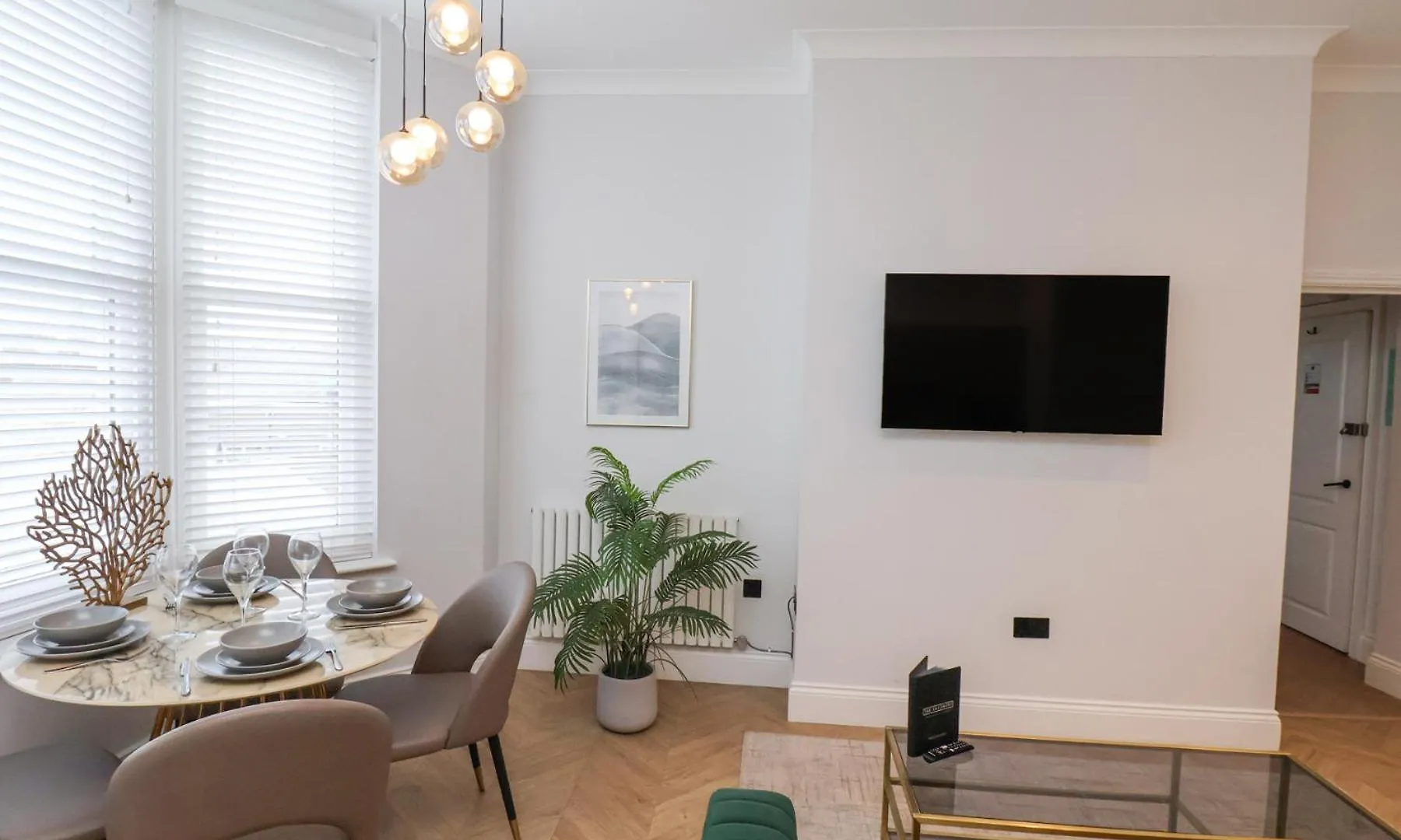 302 The Salisbury Apartment Scarborough 0*,